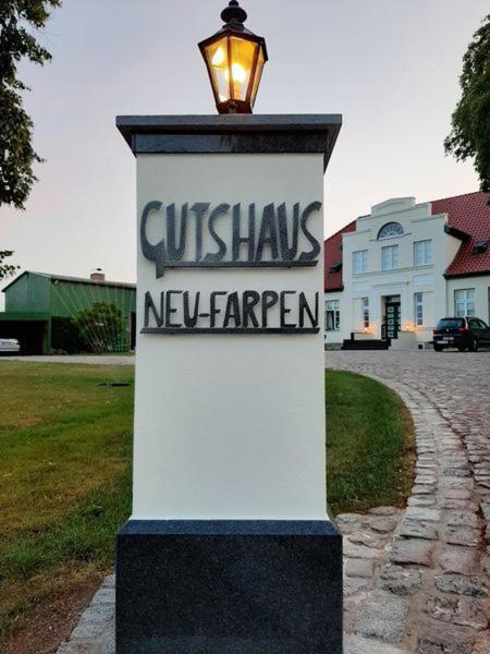 فندق Gutshaus Neu Farpen Neuburg  المظهر الخارجي الصورة